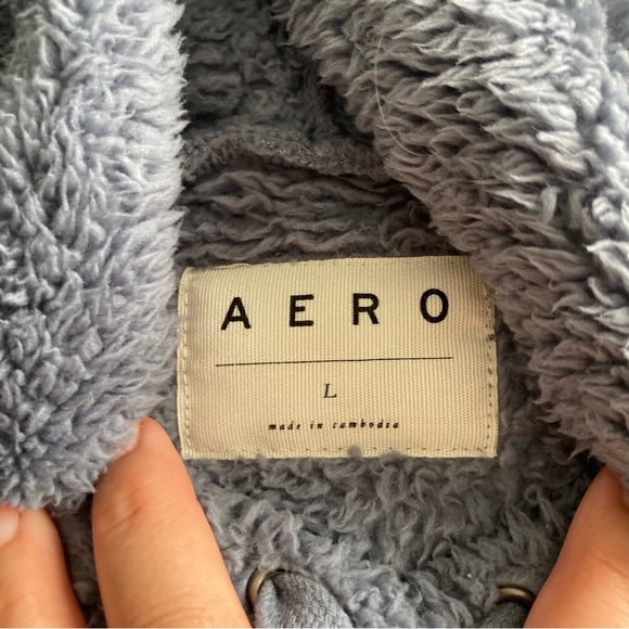 Aero Women’s Teddy Sweater Size Large - Picture 3 of 4